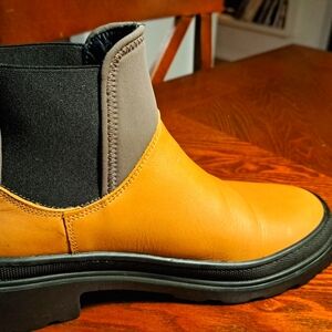 Stylish Tan Chelsea Boots for Women